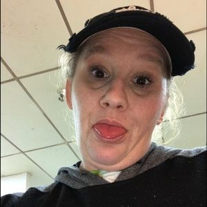 Meet your Posher, Cassandra